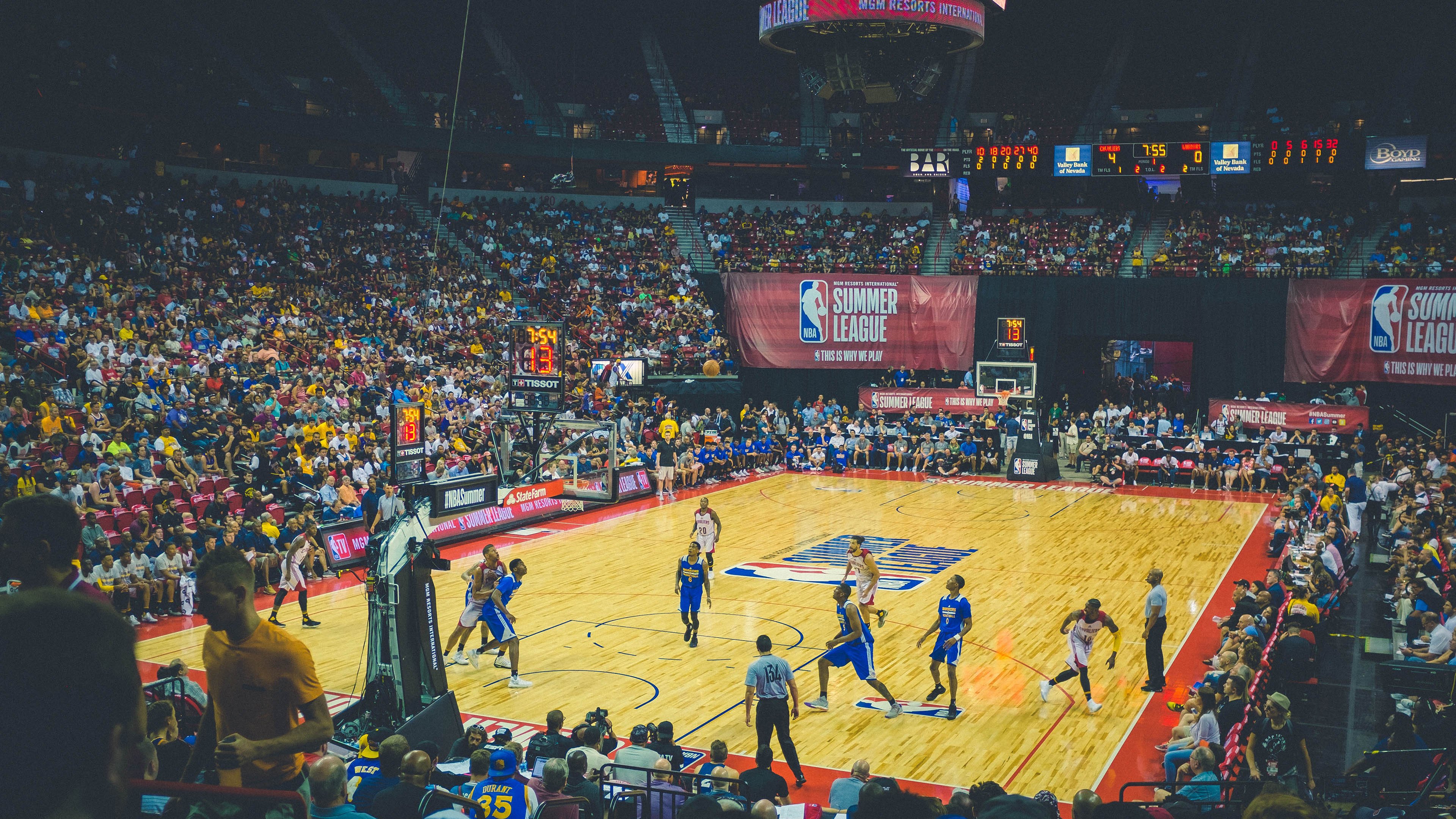 CBA球员集结合练，全力备战新赛季征程，cba联赛球员