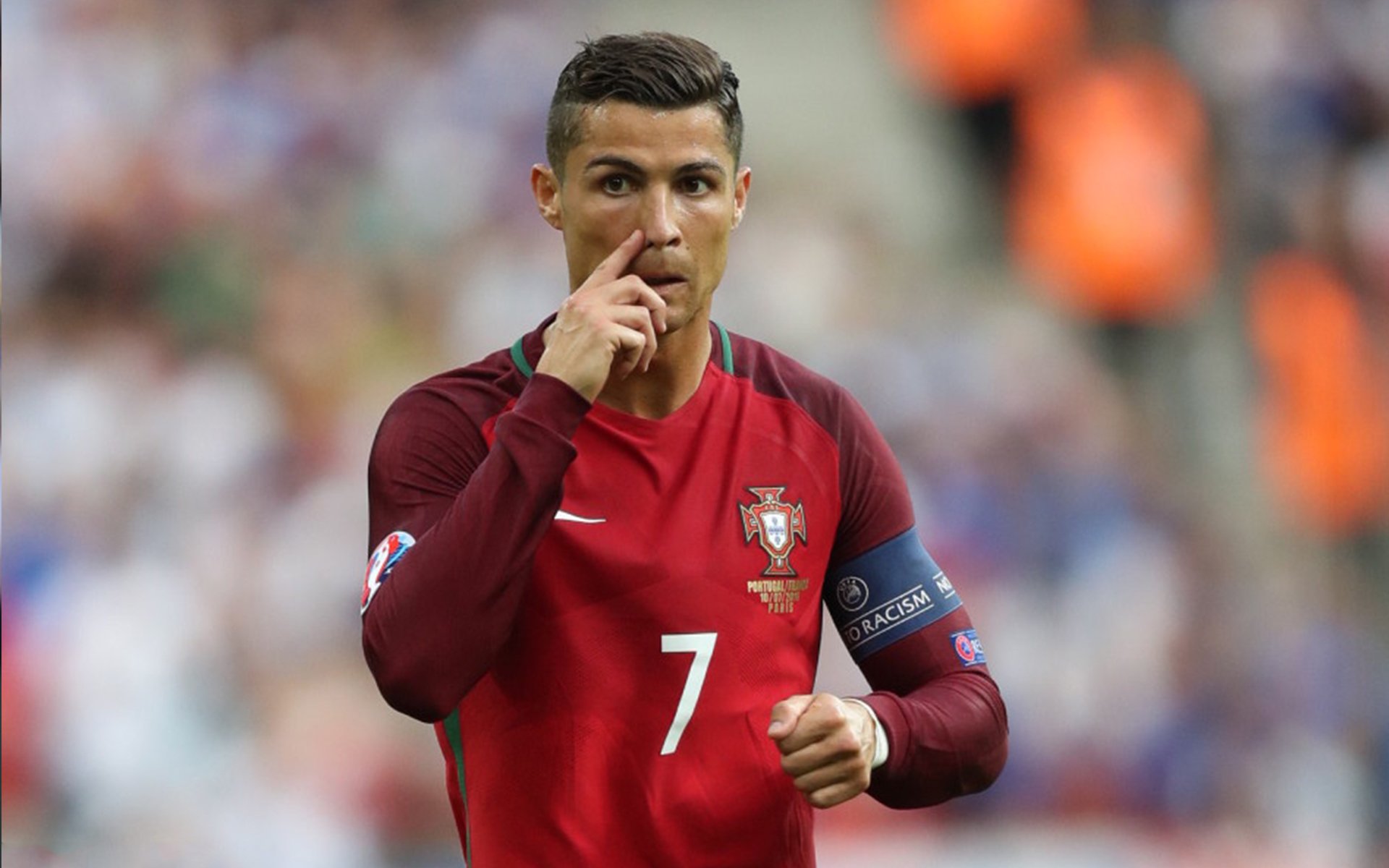 中国女足队员刘某在比赛中攻入制胜球，中国女子足球队问责