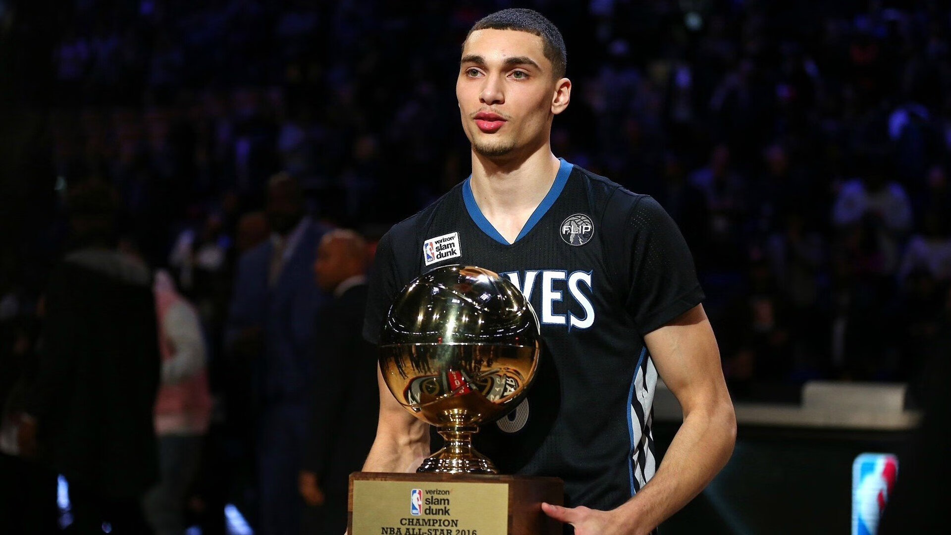 巴西骑手安娜·卡塔琳娜在巴黎奥运会障碍赛中获得铜牌，展现坚韧精神。